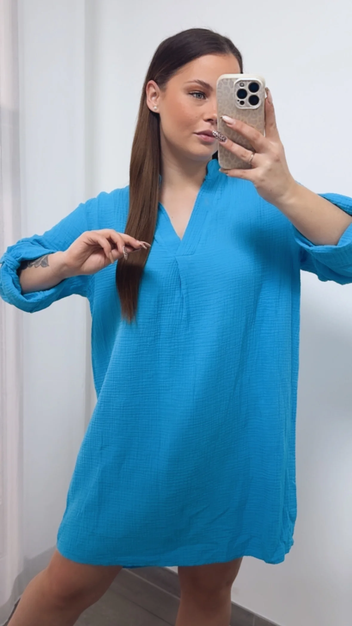 BLUSENKLEID Musselin mit V-Ausschnitt / azur blau Art. 14451 - Image 4