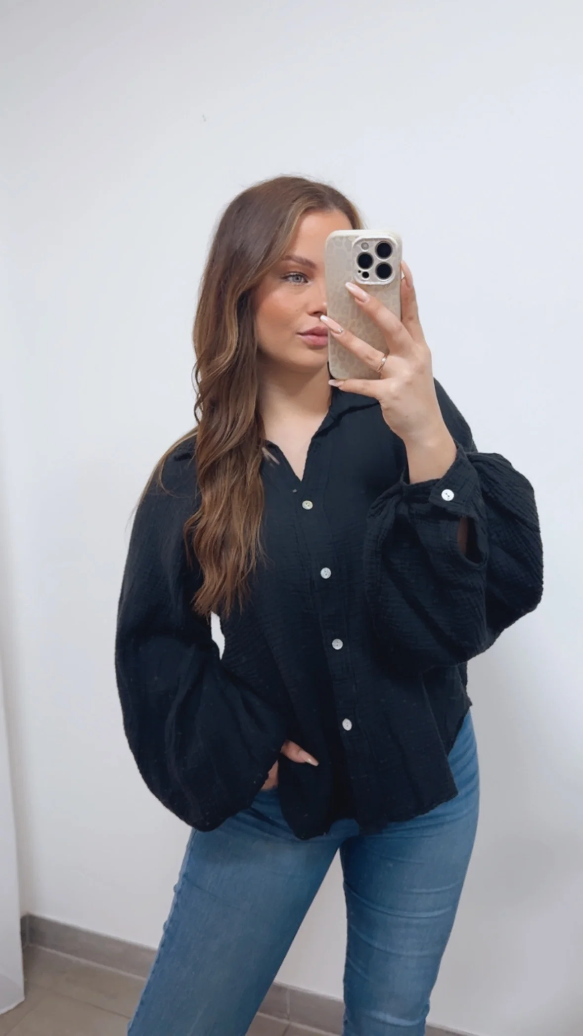 KURZE Oversize Musselin Bluse BALLONÄRMEL / schwarz Art. 14725 - Image 3