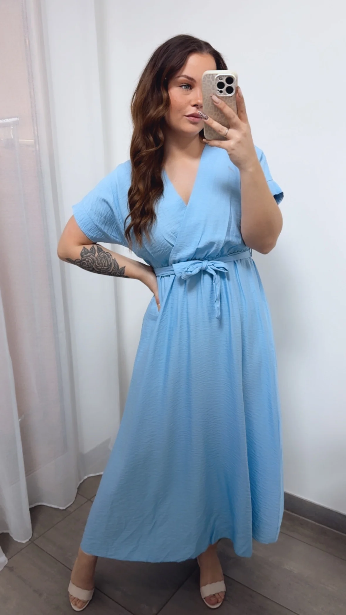 langes Kleid mit kurze Armen, elastische Taille und zum schnüren / hell blau Art. 14304