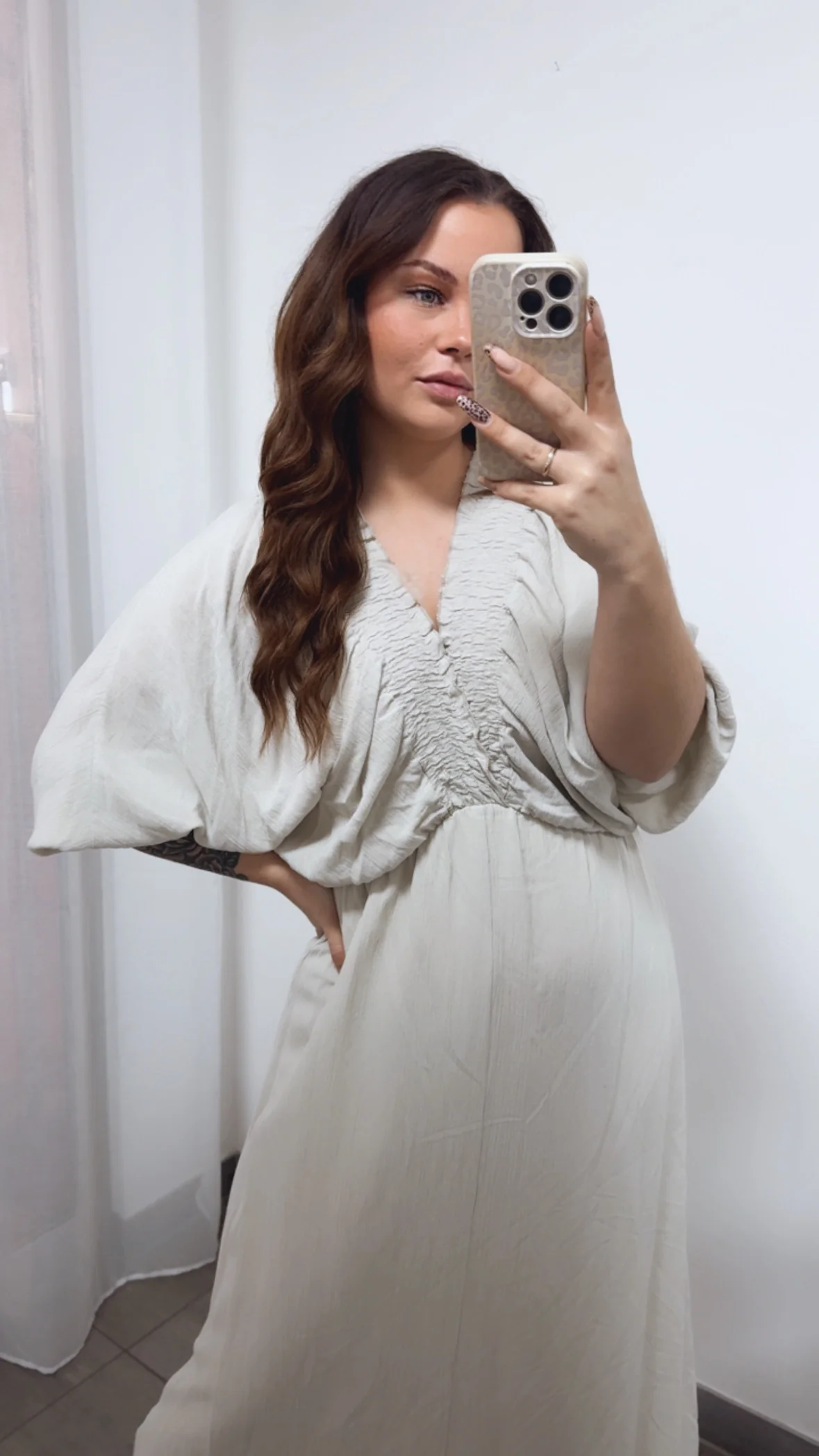 langes, luftiges Kleid mit kurzen Fledermausärmeln, Glitzerschimmer / beige Art. 14396