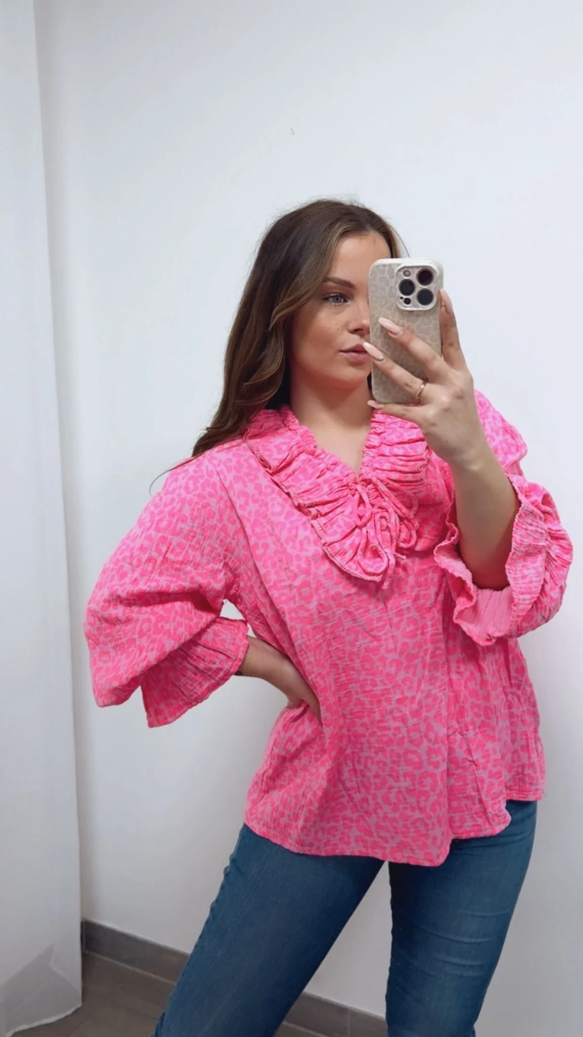 LEO Musselin Bluse mit Volant Ausschnitt / soft pink - neon pink Art. 14730 - Image 2