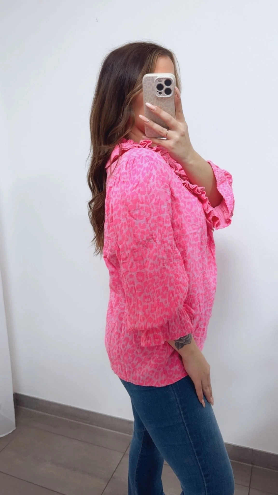 LEO Musselin Bluse mit Volant Ausschnitt / soft pink - neon pink Art. 14730 - Image 3