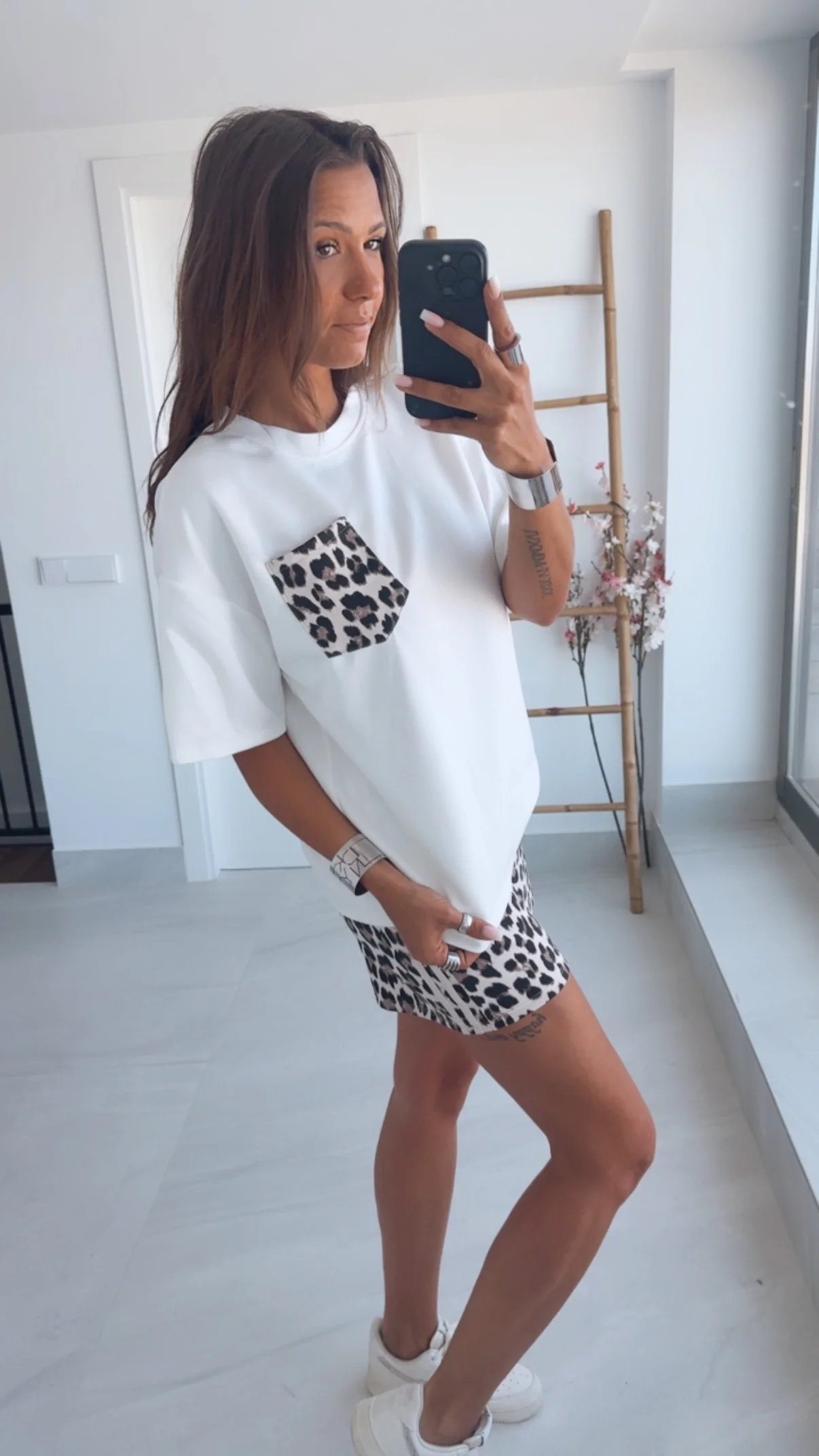 Butterstoff T-Shirt mit Leo-Brustasche / creme - weiß Art.14842 - Image 3