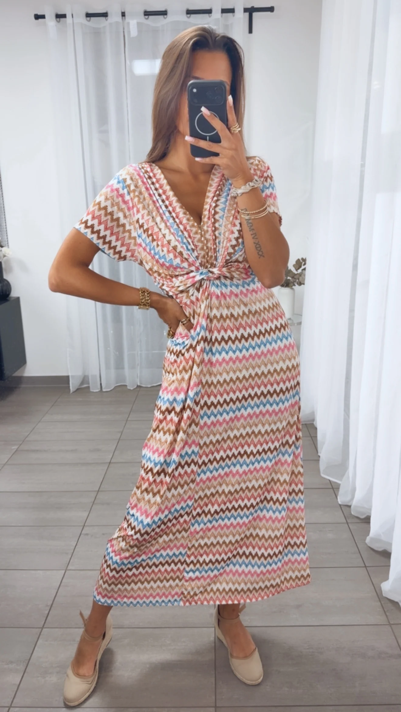 MAXI Kleid mit T-Shirt Ärmeln und raffiniertem Brustbereich ZICKZACK MUSTER / beige - rosa - blau - creme Art.14974