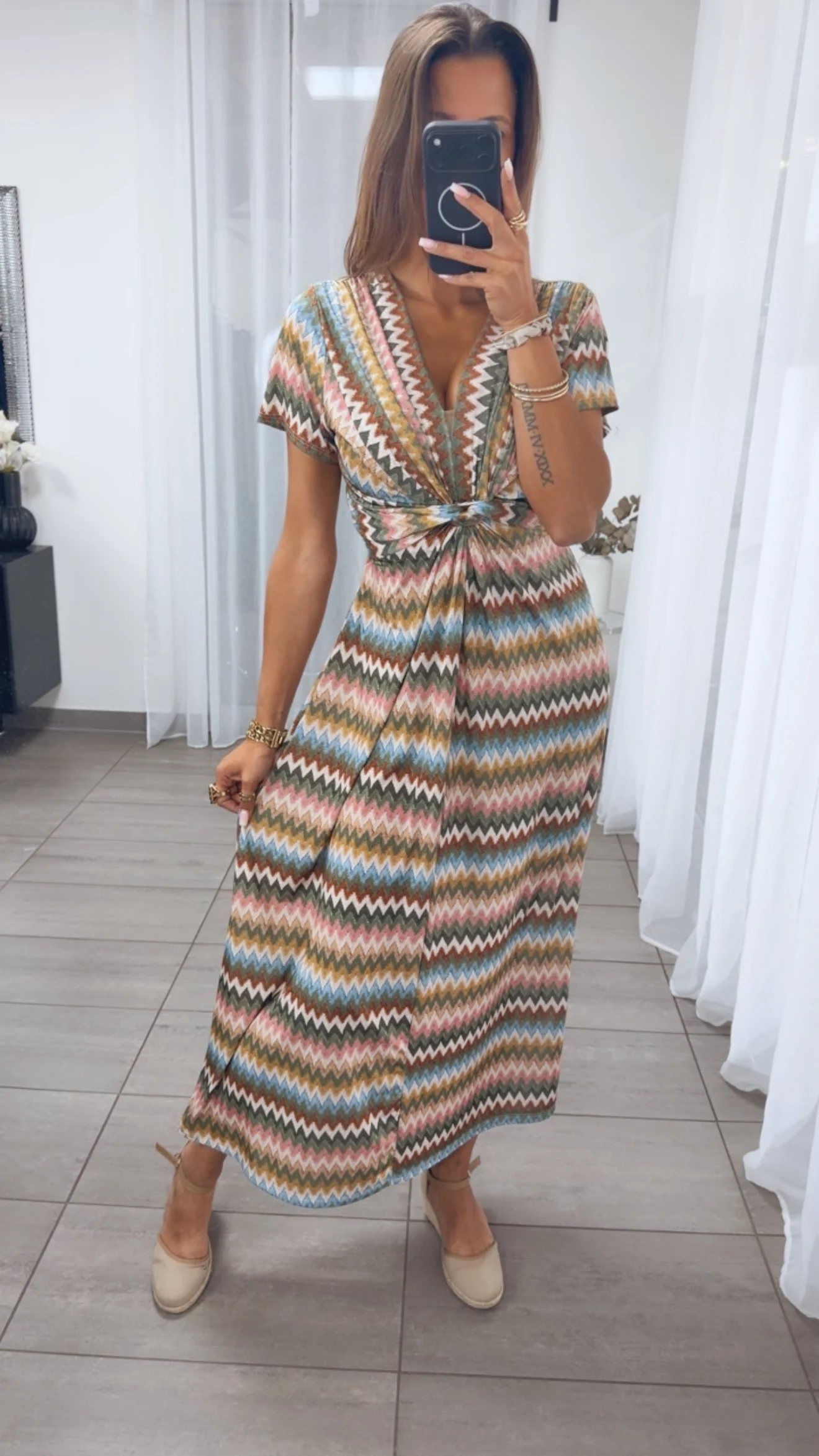 MAXI Kleid mit T-Shirt Ärmeln und raffiniertem Brustbereich ZICKZACK MUSTER / Khaki - rosa - gelb - blau Art.14975 - Image 3