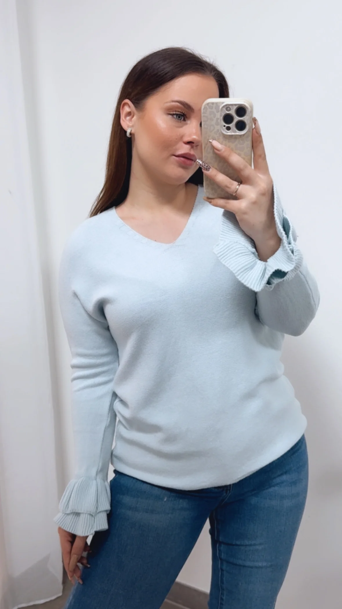 RÜSCHENÄRMEL Leichter Strickpullover mit V-Ausschnitt / hell blau Art. 14329 - Image 3
