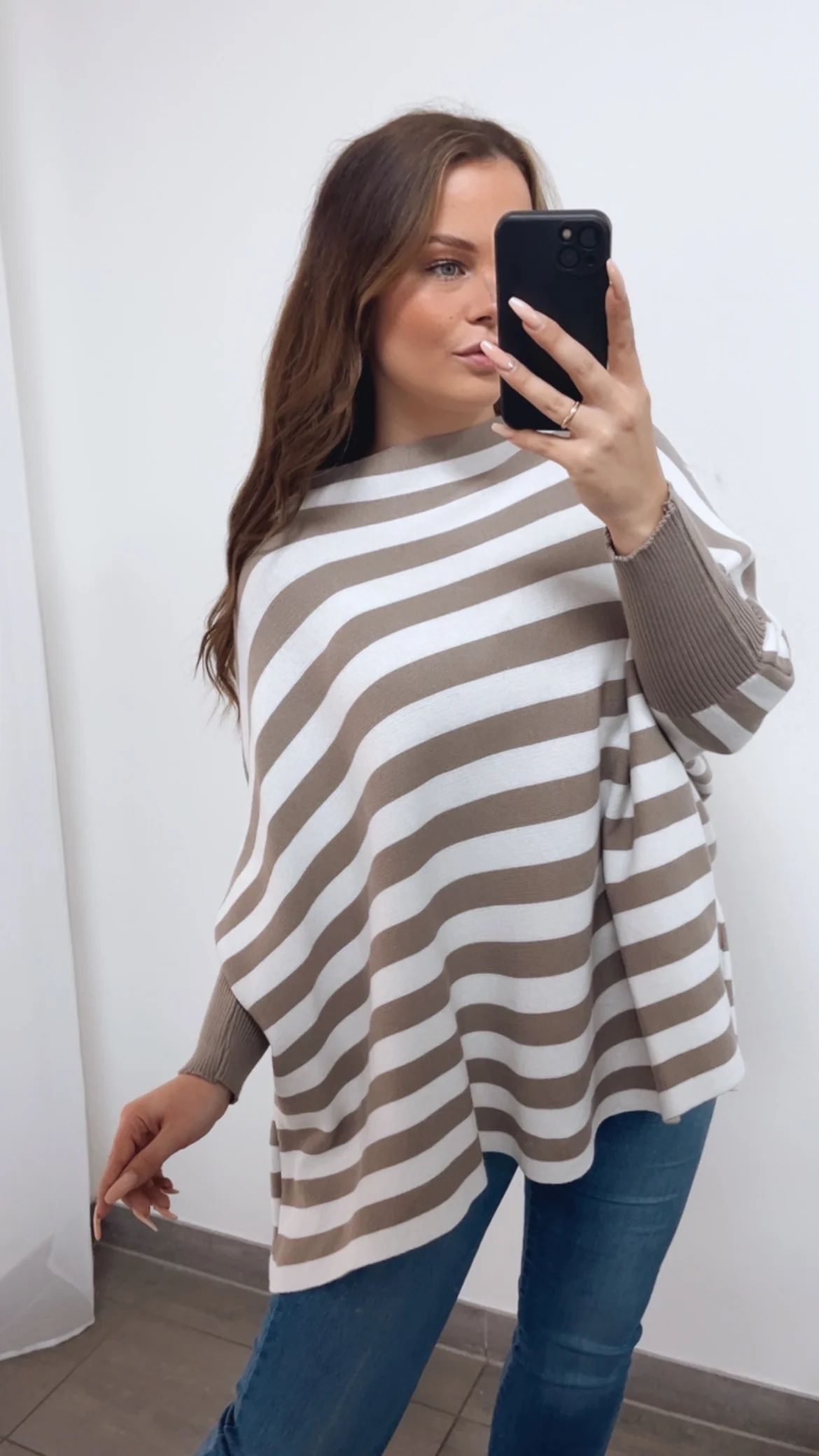 STREIFEN ultra weicher Pullover mit Fledermausärmeln / taupe - creme Art. 14763 - Image 3