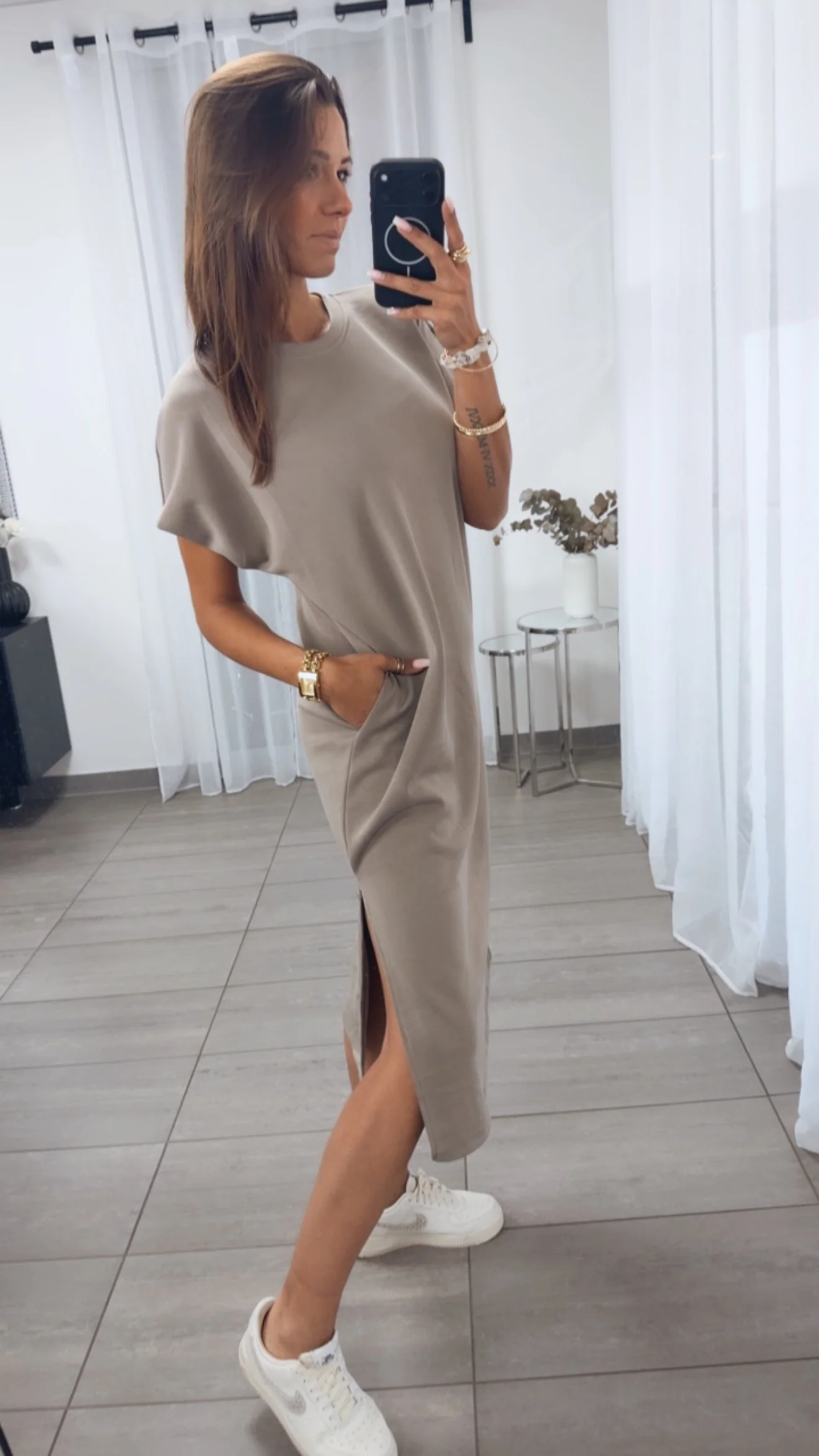 T Shirt Kleid Butterstoff mit seitlichen Taschen / taupe Art.14967 - Image 3