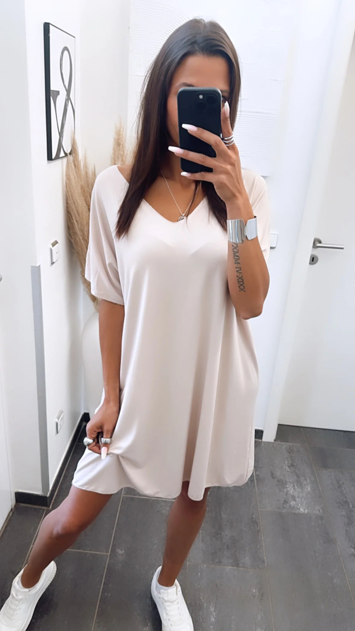 T-shirt Kleid mit V-Ausschnitt / beige Art. 6283