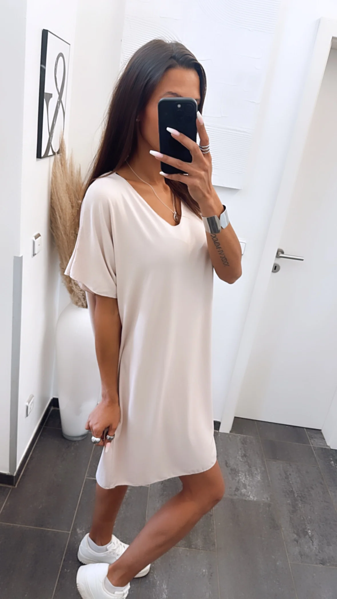 T-shirt Kleid mit V-Ausschnitt / beige Art. 6283 - Image 2