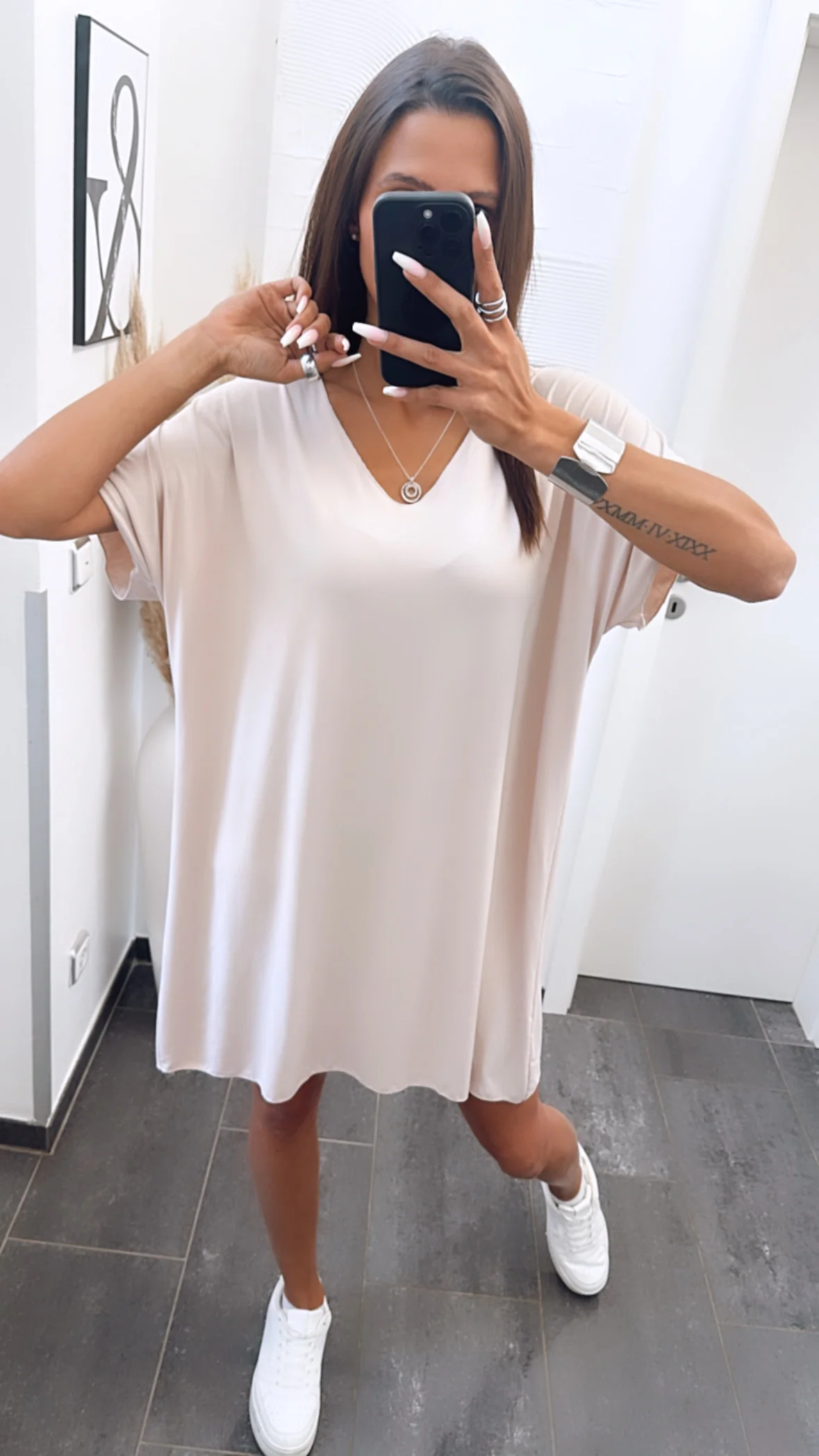 T-shirt Kleid mit V-Ausschnitt / beige Art. 6283 - Image 3