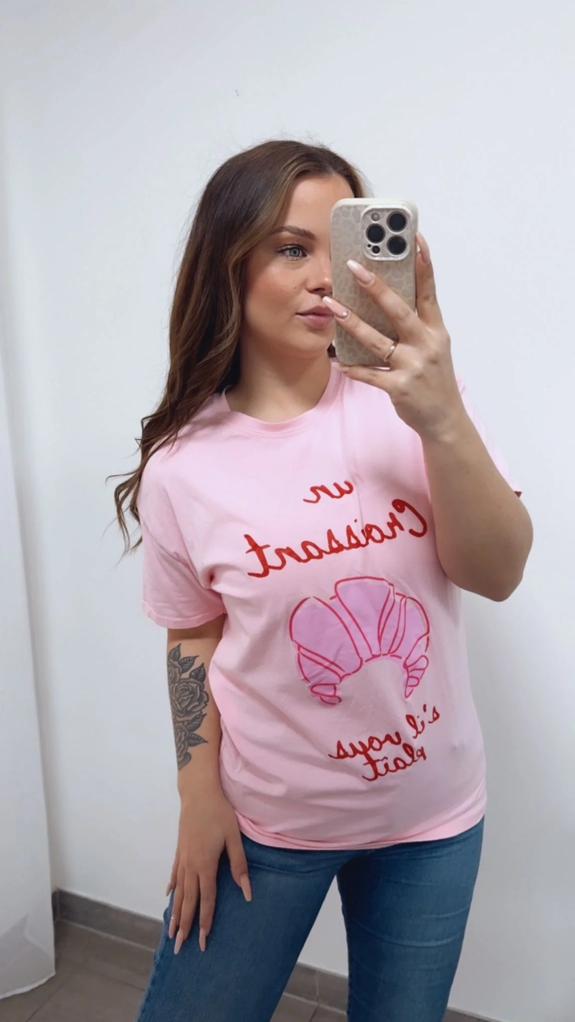 T-Shirt " Un Croissant " / rosa Art. 14735 - Image 2